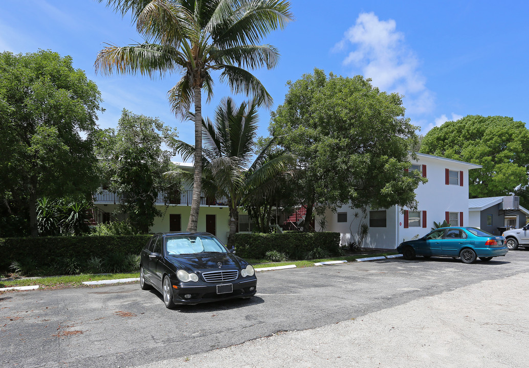 806 NE 16th Pl in Fort Lauderdale, FL - Building Photo