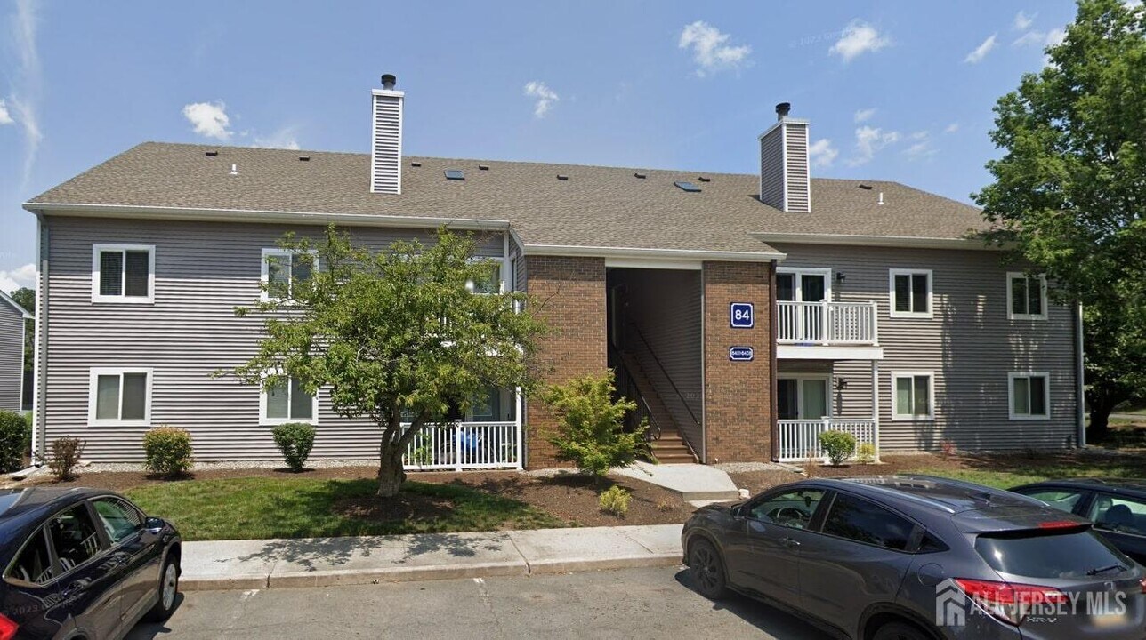 8406 Tamarron Dr in Plainsboro, NJ - Building Photo