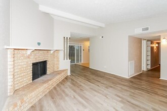 17319 Northern Star Dr in Houston, TX - Foto de edificio - Building Photo