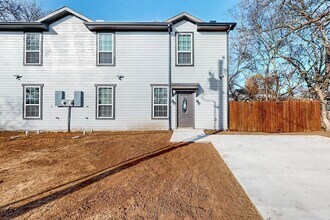 805 Fletcher St in Gainesville, TX - Building Photo - Building Photo