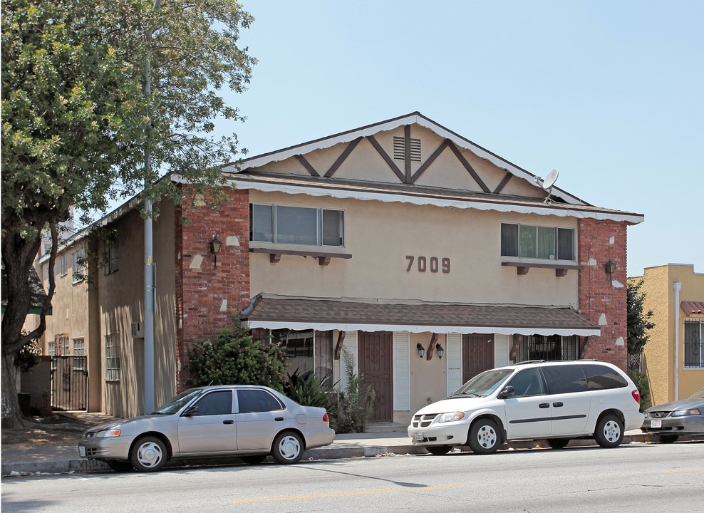 7009 Seville Ave in Huntington Park, CA - Building Photo