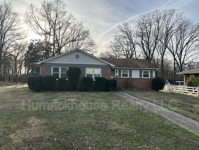property at 1601 Grovewood Dr