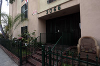 3066 W 15th St in Los Angeles, CA - Foto de edificio - Building Photo