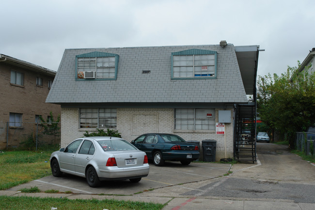 5011 San Jacinto St in Dallas, TX - Building Photo - Building Photo