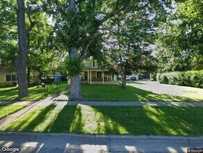 142 N Arch Ave in New Richmond, WI - Foto de edificio - Building Photo