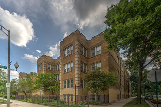 North Court in Oak Park, IL - Building Photo - Building Photo