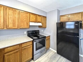 7801 E 112th St in Kansas City, MO - Building Photo - Building Photo
