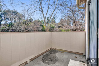 250 Chilpancingo Pkwy in Pleasant Hill, CA - Building Photo - Building Photo