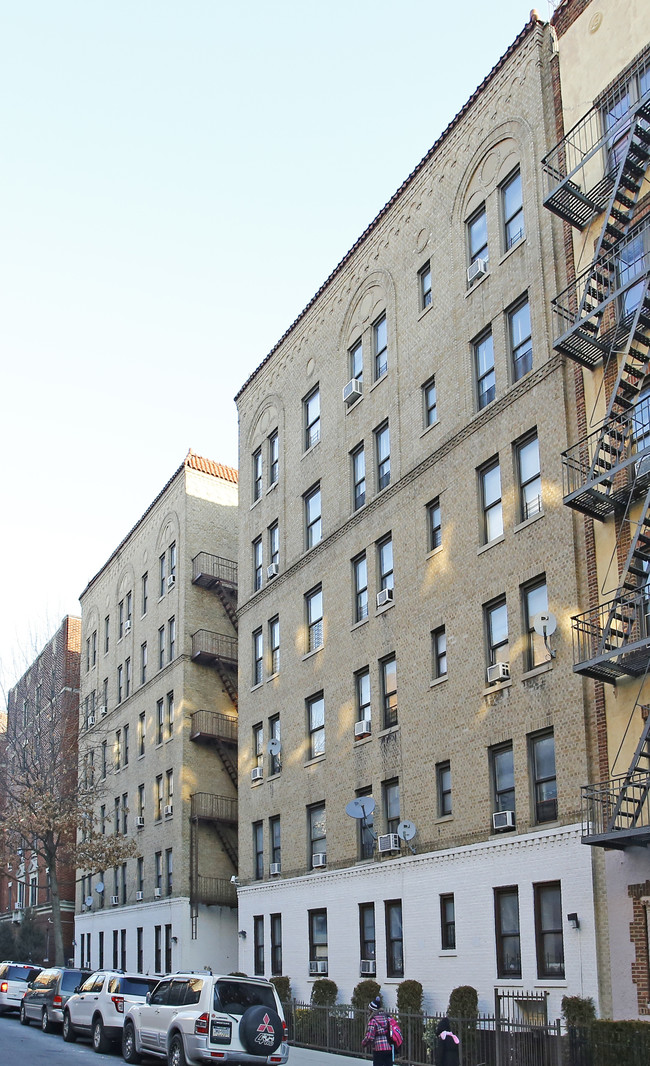 119 E 19th St in Brooklyn, NY - Foto de edificio - Building Photo