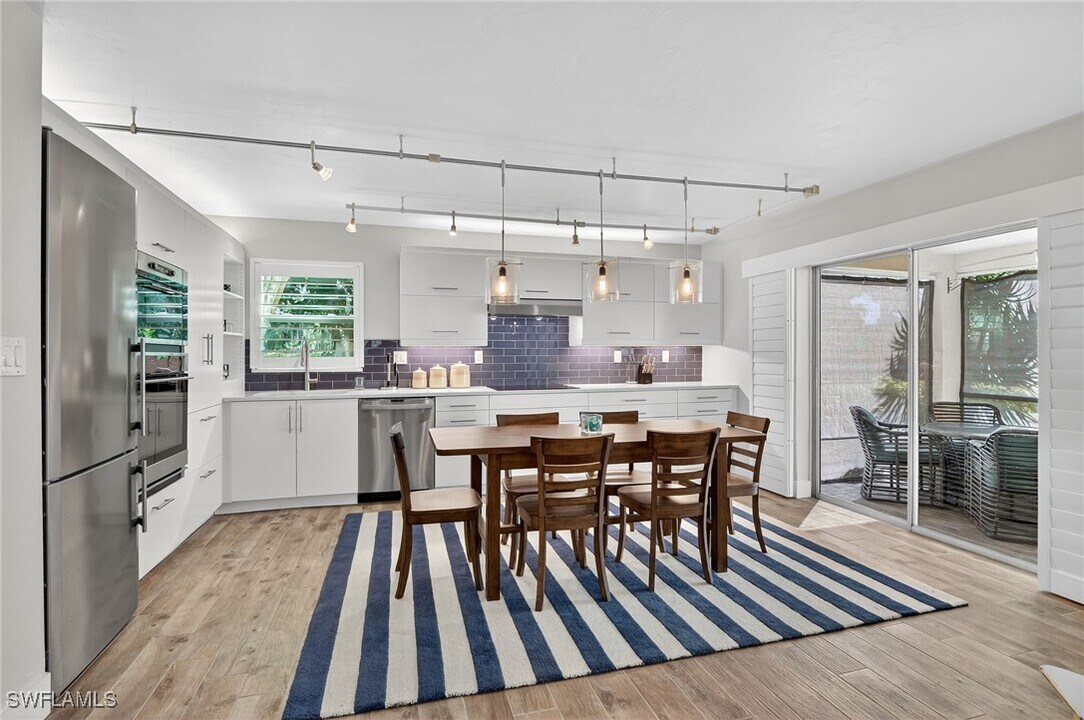 1549 Sandpiper St in Naples, FL - Building Photo