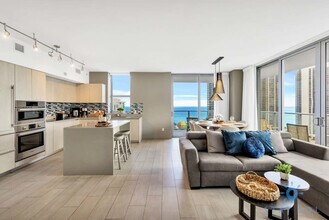 4010 S Ocean Dr in Hollywood, FL - Building Photo - Building Photo