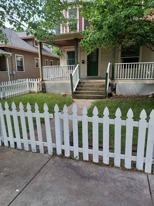 908 S Rose St Rentals in Kalamazoo, MI