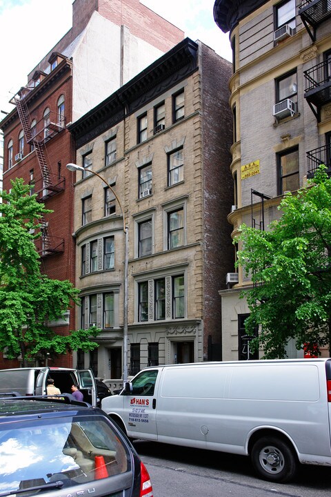 253 W 93rd St in New York, NY - Building Photo