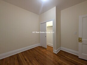 29 Park Dr in Boston, MA - Foto de edificio - Building Photo