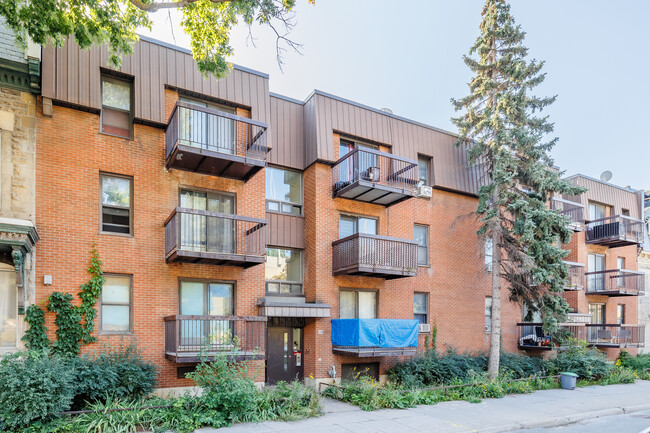 2390 Saint-Antoine Rue O