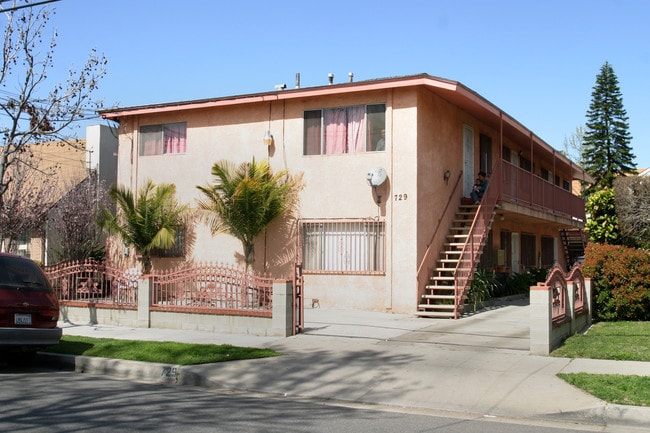 729 E New York St in Long Beach, CA - Foto de edificio - Building Photo