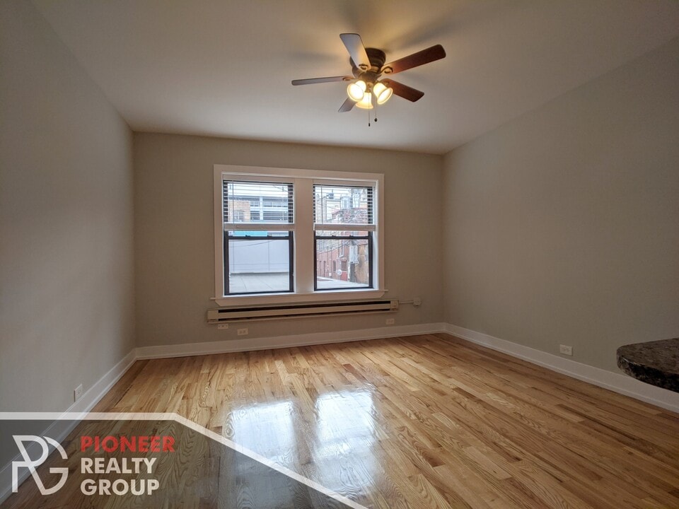 546 W Wellington Ave, Unit #540-108 in Chicago, IL - Foto de edificio