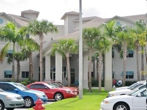 Villa Regina in West Palm Beach, FL - Building Photo - Building Photo