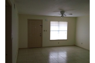 Monterrey Apartments in McAllen, TX - Building Photo - Interior Photo