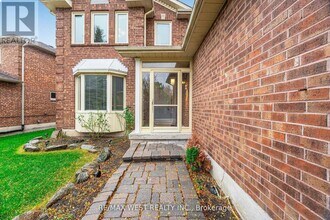 86 Dina Rd in Vaughan, ON - Building Photo - Building Photo