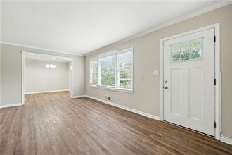2493 Miriam Ln in Decatur, GA - Foto de edificio - Building Photo