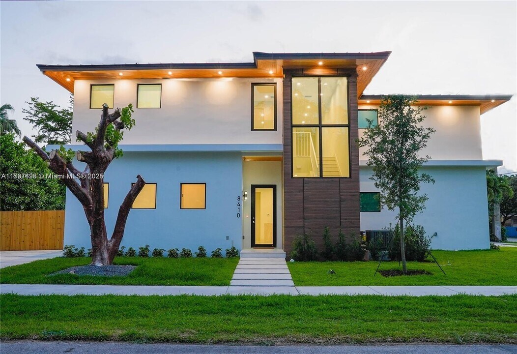 8410 SW 65th Ave in Miami, FL - Building Photo