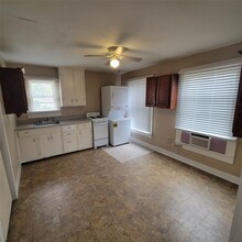1814 Ave M 1/2 in Galveston, TX - Building Photo - Building Photo