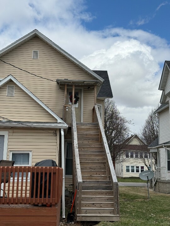 225 Center St-Unit -half in Findlay, OH - Building Photo