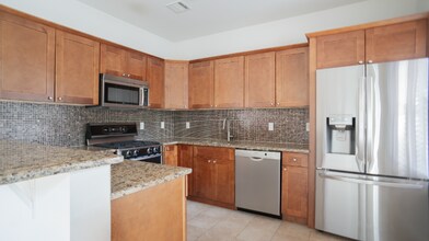 31 Hackensack Plank Rd in Weehawken, NJ - Building Photo - Building Photo