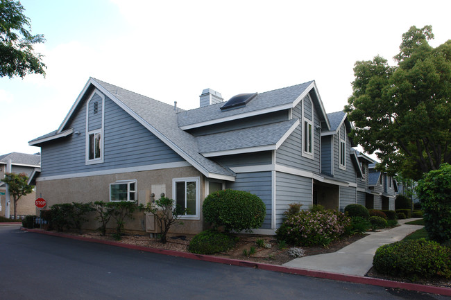 Amesbury Court in Poway, CA - Building Photo - Building Photo