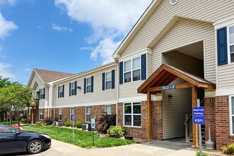 SUNDANCE PAOLA APARTMENTS II in Paola, KS - Foto de edificio - Building Photo