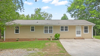 3005 Pine Dr NE in Cleveland, TN - Building Photo - Building Photo