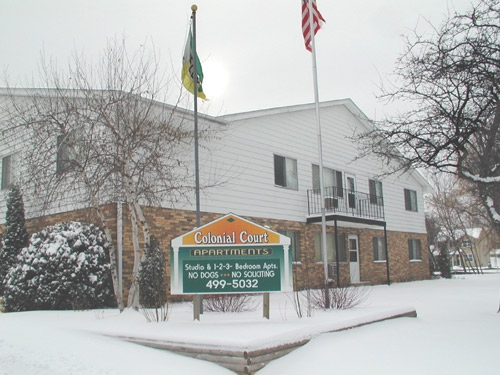 Colonial Court Apartments in Green Bay, WI - Building Photo - Building Photo