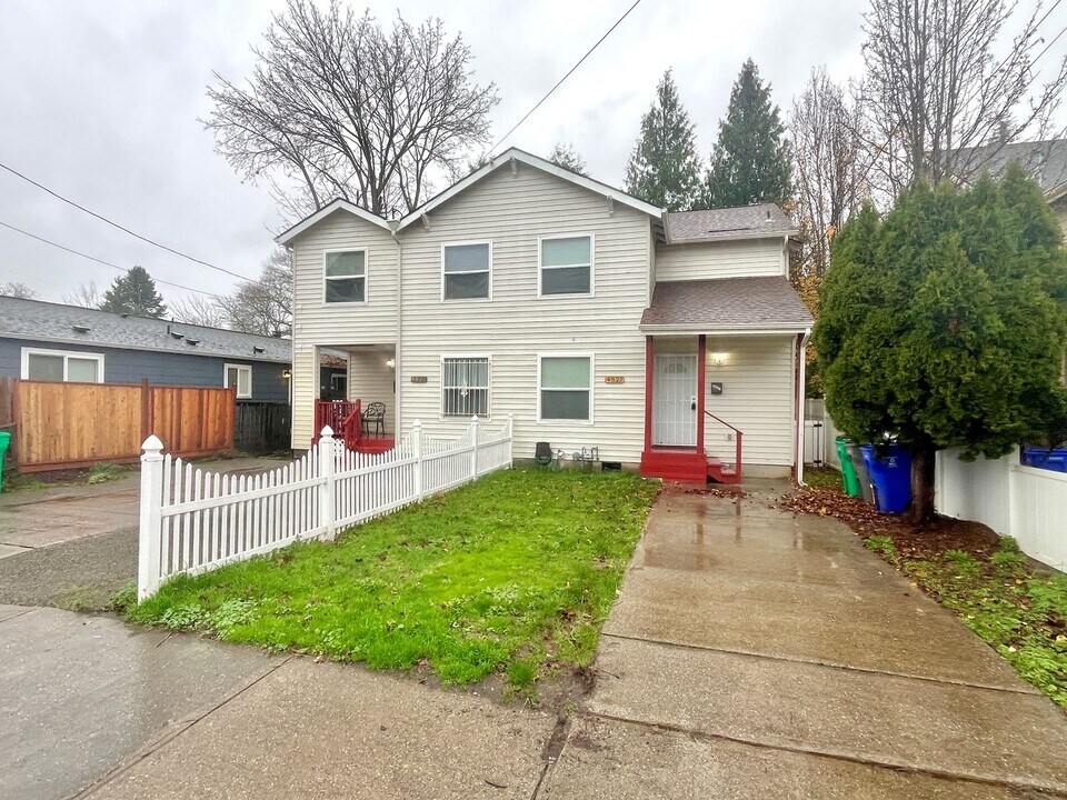 4827 NE Killingsworth St in Portland, OR - Foto de edificio