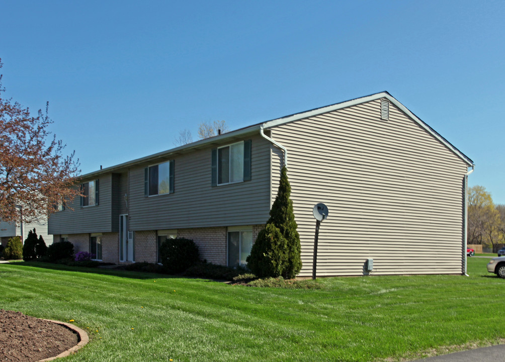 Creekside Drive Community in Madison, OH - Foto de edificio