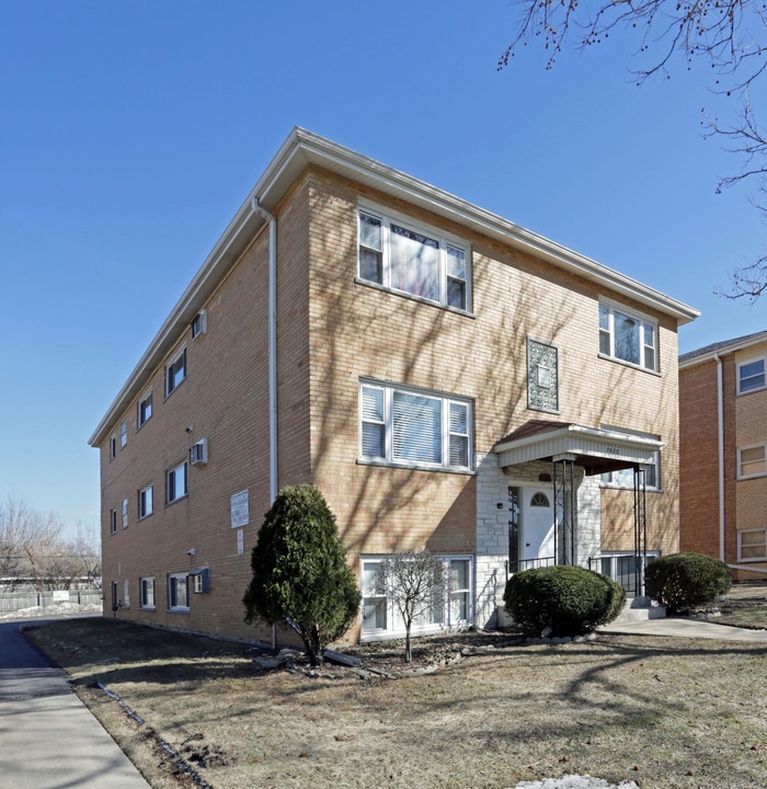 1053 David Dr in Bensenville, IL - Building Photo