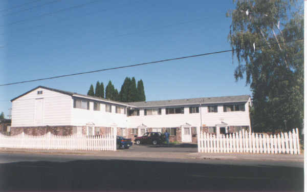 7403-7415 N Fessenden St in Portland, OR - Foto de edificio - Building Photo