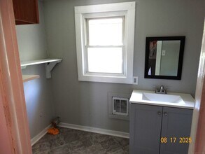 58 Main St in Somers, CT - Building Photo - Building Photo
