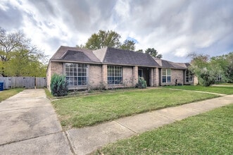 19519 Woodglen Dr in Katy, TX - Building Photo - Building Photo