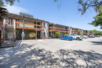 St Francis Village Apartments in Lubbock, TX - Foto de edificio - Building Photo