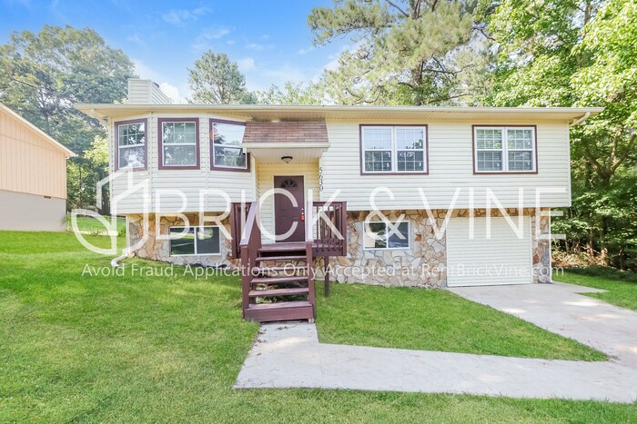 5630 Dug Hollow Rd in Pinson, AL - Foto de edificio