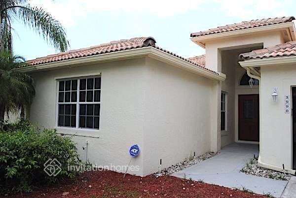 property at 3990 Laurelwood Ln
