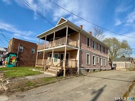 696 Main St in Torrington, CT - Building Photo