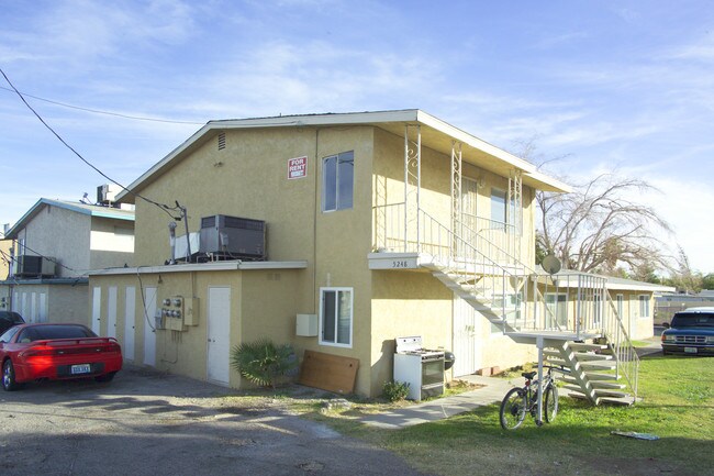 5248 Pebble Beach Blvd in Las Vegas, NV - Building Photo - Building Photo