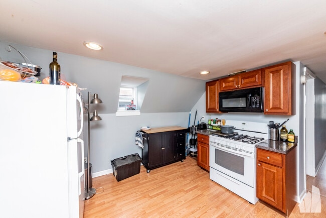 1332 W Barry Ave, Unit 3 in Chicago, IL - Building Photo - Building Photo