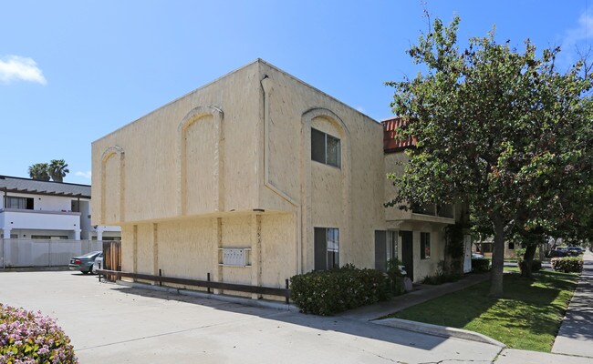 Brightwood Townhouses in Chula Vista, CA - Building Photo - Building Photo