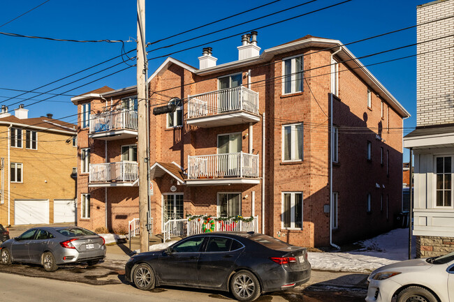 320 16E Av in Montréal, QC - Building Photo - Building Photo