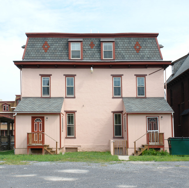 725-727 W 3rd St in Williamsport, PA - Foto de edificio - Building Photo