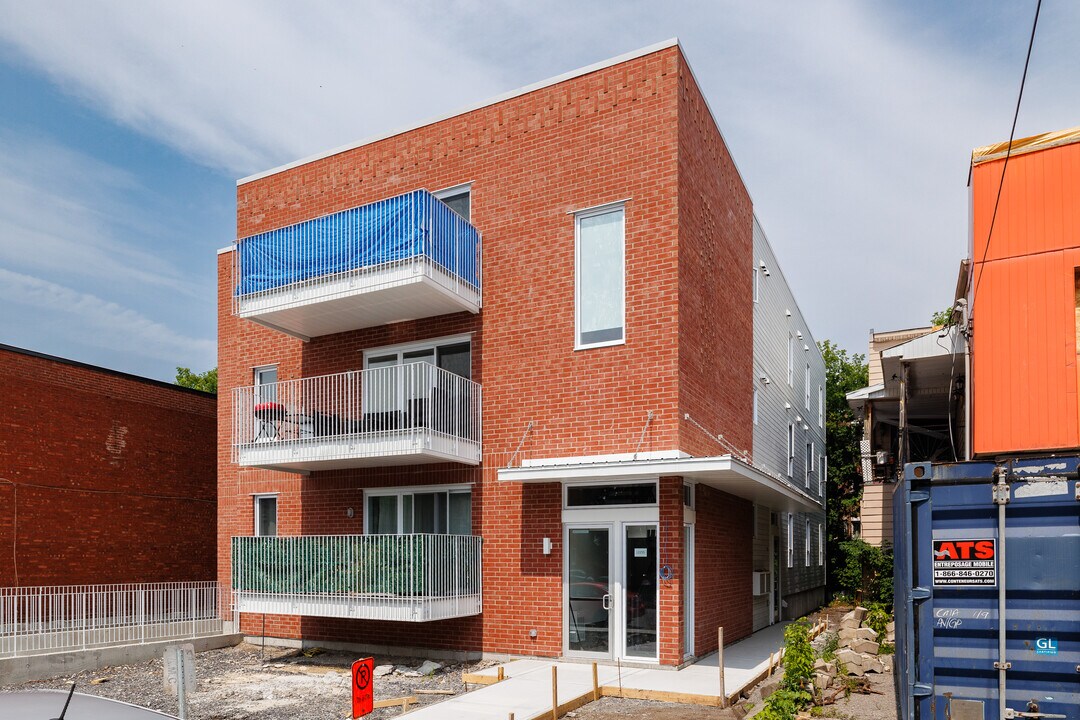 12255 Ranger Rue in Montréal, QC - Building Photo