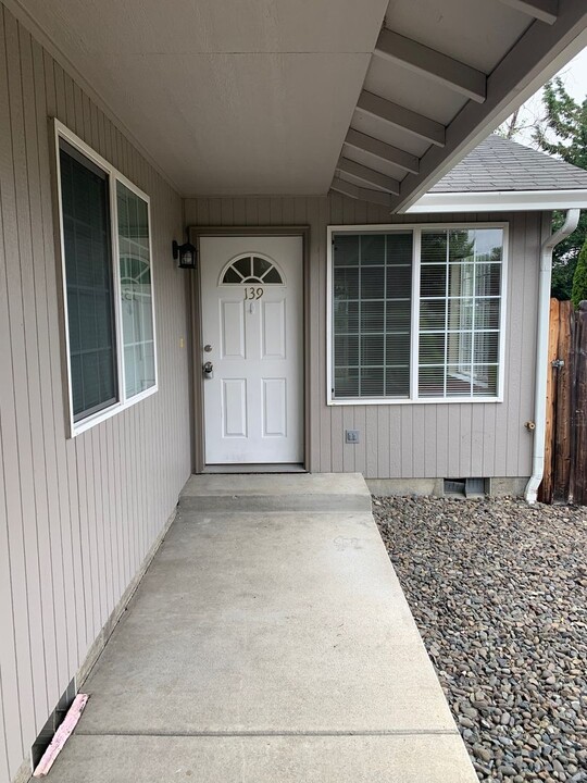 139 Zephyr Ct in Roseburg, OR - Building Photo